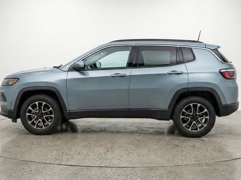 Used 2025 Jeep Compass Trailhawk AWD/4WD image 5