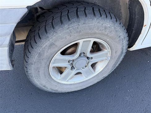 Used 2004 Chevrolet Tracker 4WD w/ Preferred Equipment Group image 13