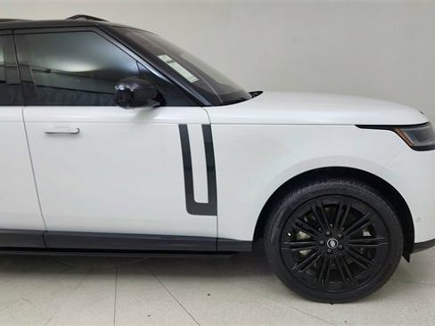 Used 2023 Land Rover Range Rover SE image 7
