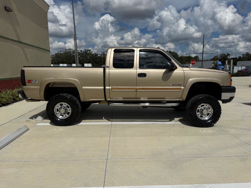 Used 2004 Chevrolet Silverado 2500 LT w/ Skid Plate Package AWD/4WD image 2