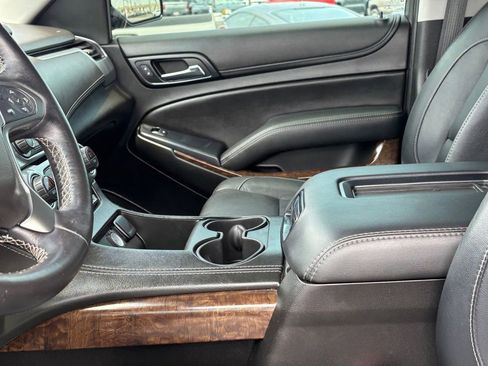 Used 2019 Chevrolet Tahoe LT w/ Luxury Package RWD image 11
