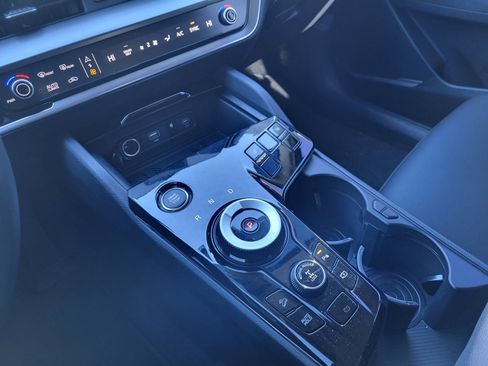 Used 2025 Kia Sportage EX image 12