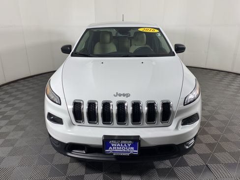 Used 2016 Jeep Cherokee Sport AWD/4WD image 9
