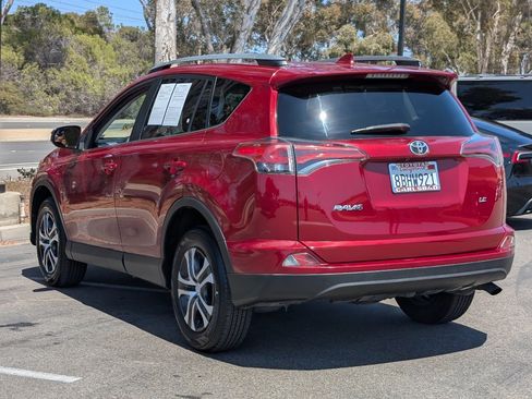 Used 2018 Toyota RAV4 LE w/ Carpet Mat Package FWD image 12