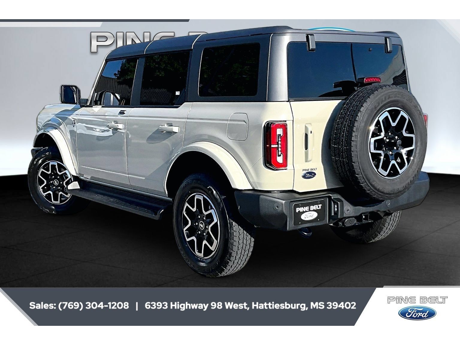 Used 2025 Ford Bronco Outer Banks AWD/4WD image 2