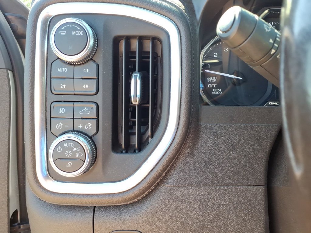 Used 2020 GMC Sierra 1500 SLT AWD/4WD image 18