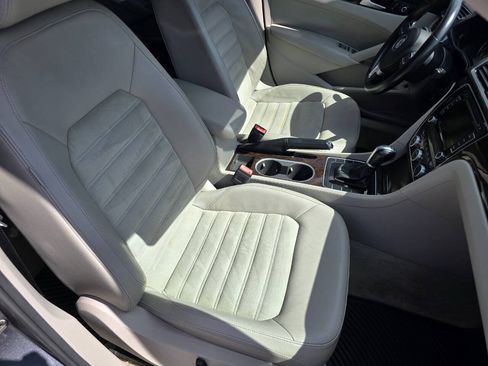 Used 2014 Volkswagen Passat TDI SEL Premium FWD image 28