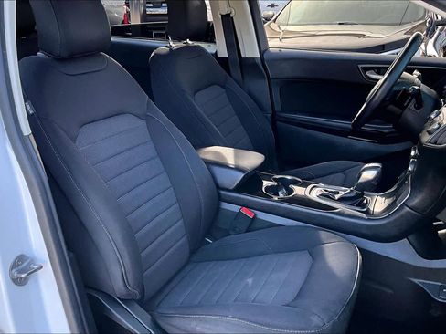 Used 2015 Ford Edge SE image 8