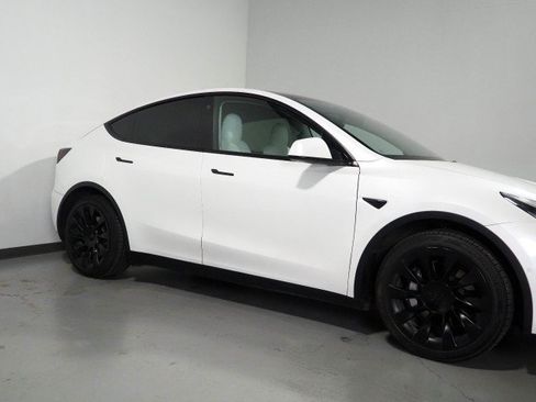 Used 2021 Tesla Model Y Long Range AWD/4WD image 42