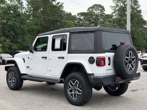 Used 2026 Jeep Wrangler Unlimited Sahara AWD/4WD image 6