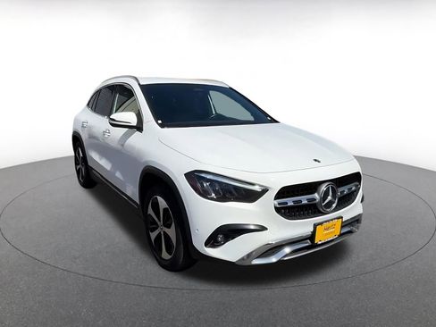 Used 2025 Mercedes-Benz GLA 250 4MATIC image 3