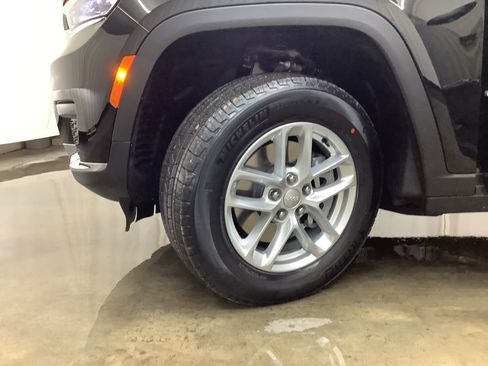 New 2025 Jeep Grand Cherokee L Laredo w/ Luxury Tech Group I image 30