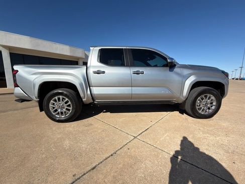 Used 2025 Toyota Tacoma Limited image 20