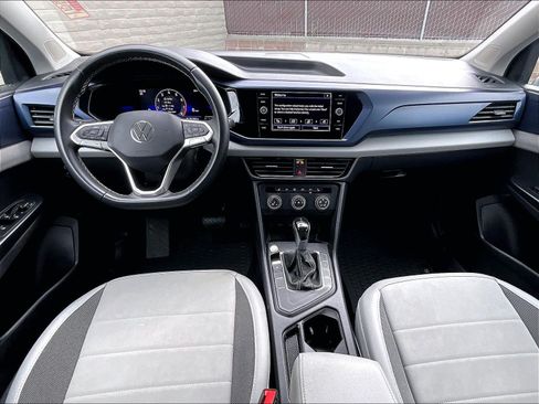 Certified 2022 Volkswagen Taos SE FWD image 15