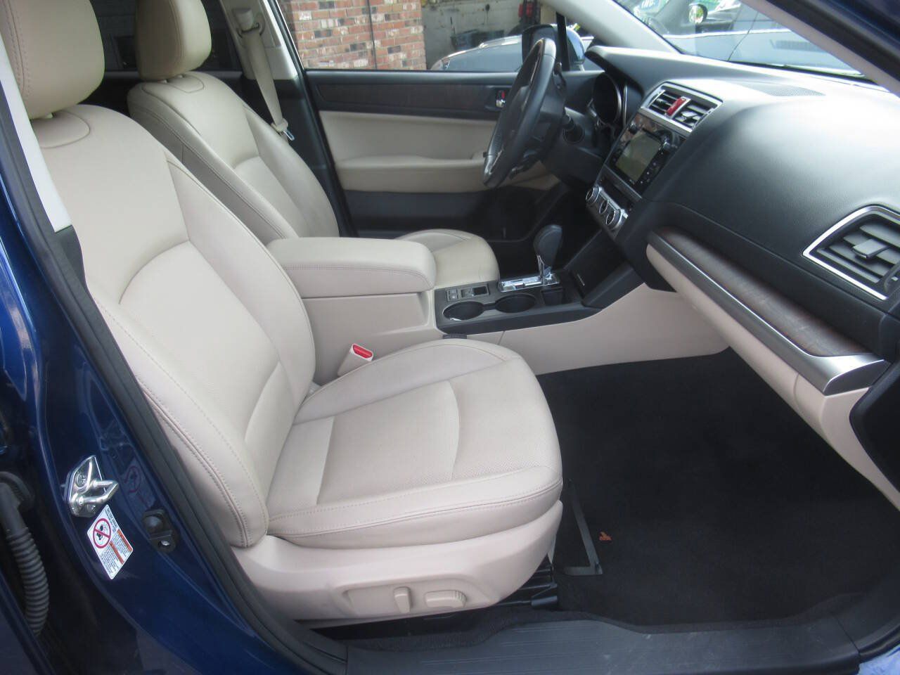 Used 2017 Subaru Outback 3.6R Limited AWD/4WD image 5