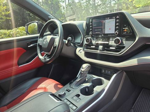 Used 2022 Toyota Highlander XSE AWD/4WD image 10
