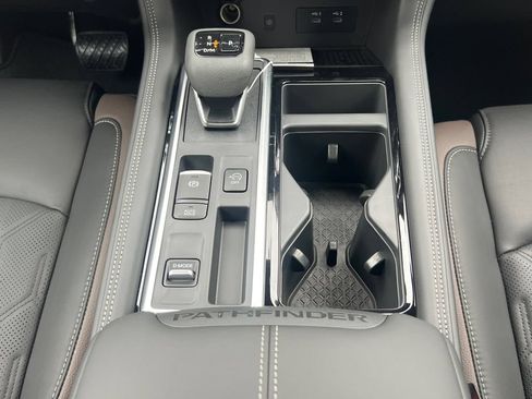 New 2026 Nissan Pathfinder Platinum FWD image 12