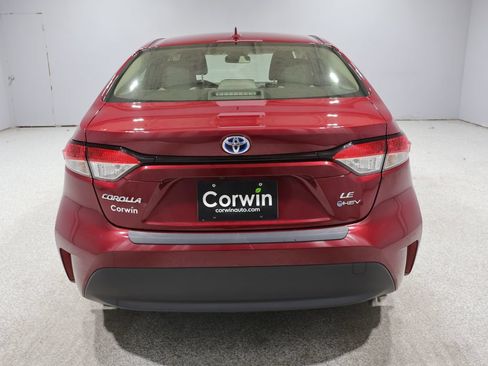 Used 2025 Toyota Corolla LE FWD image 3