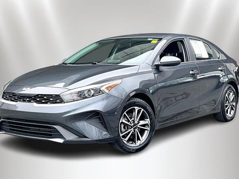Used 2022 Kia Forte LXS image 3