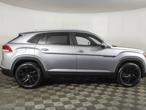 Used 2022 Volkswagen Atlas Cross Sport SE image 11