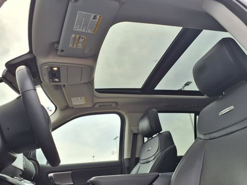 Used 2025 Ford Expedition Platinum AWD/4WD image 11