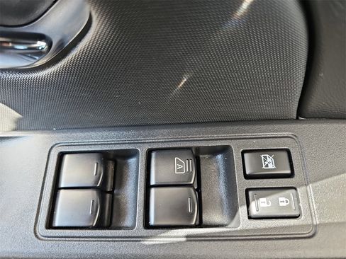 Used 2024 Nissan Frontier SV image 25