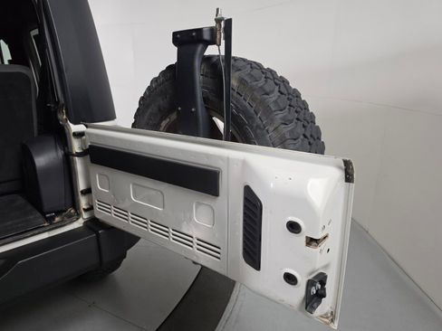 Used 2009 Jeep Wrangler Rubicon w/ PWR Convenience Group image 17