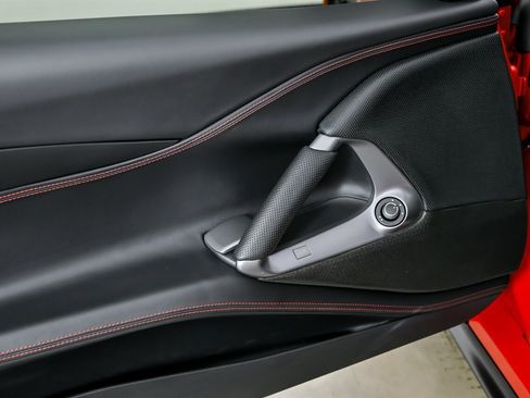 Used 2018 Ferrari 812 Superfast RWD image 18