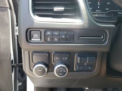 Used 2024 GMC Yukon SLT w/ SLT Luxury Package RWD image 29