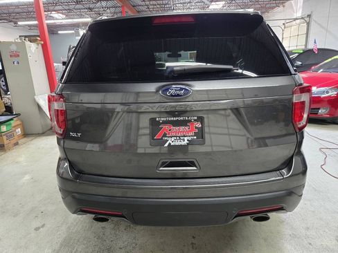 Used 2018 Ford Explorer XLT w/ Equipment Group 202A FWD image 5