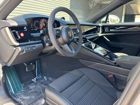 New 2026 Porsche Panamera 4 image 4