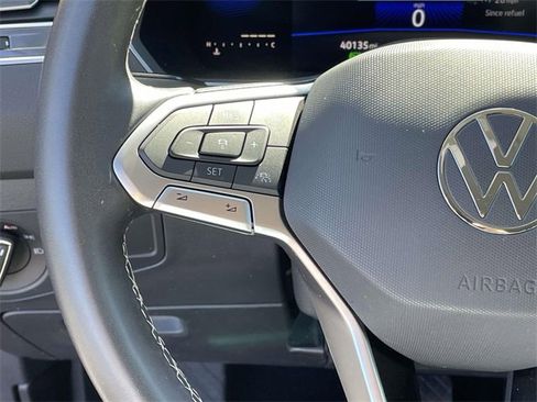 Used 2022 Volkswagen Tiguan SE image 14