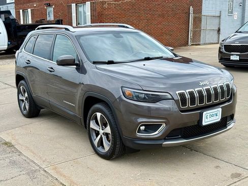Used 2019 Jeep Cherokee Limited AWD/4WD image 4