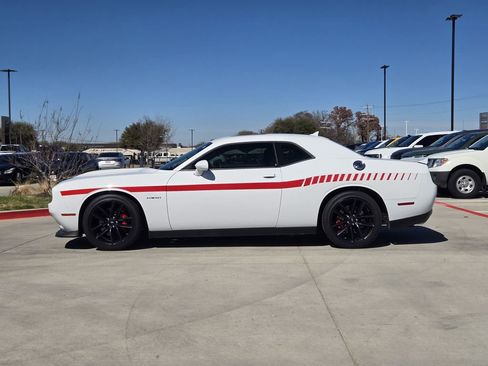 Used 2022 Dodge Challenger R/T w/ Plus Package image 31