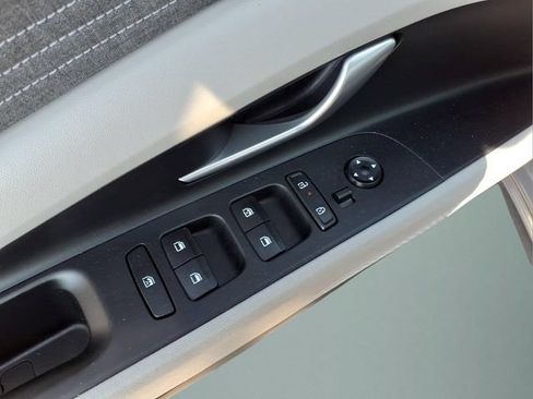 Used 2024 Hyundai Elantra Limited FWD image 10