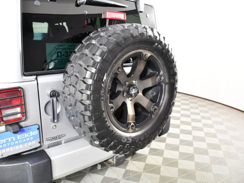 Used 2013 Jeep Wrangler Unlimited Sahara w/ Connectivity Group AWD/4WD image 15