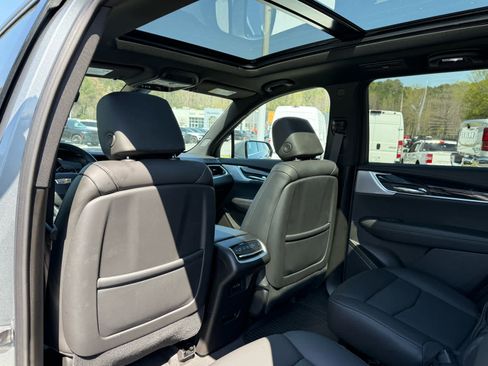 Used 2024 Cadillac XT6 Premium Luxury FWD image 24
