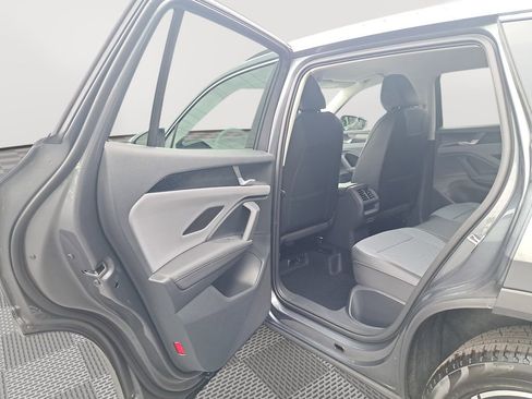 New 2025 Volkswagen Tiguan SE FWD image 13