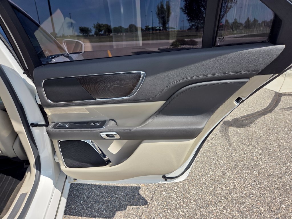 Used 2019 Lincoln Continental Select w/ Continental Climate Package AWD/4WD image 42
