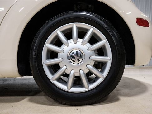 Used 2005 Volkswagen Beetle GLS FWD image 8