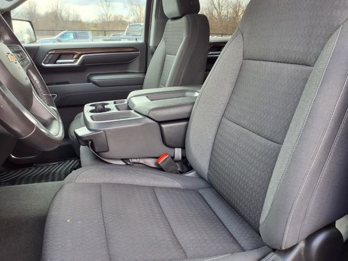 Used 2022 Chevrolet Silverado 1500 LT image 3