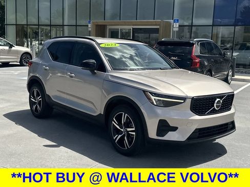 Used 2024 Volvo XC40 B5 Core AWD/4WD image 5