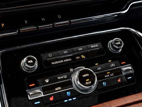 Used 2022 Lincoln Navigator Reserve AWD/4WD image 25