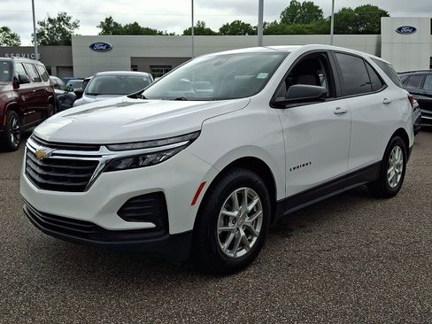 Used 2023 Chevrolet Equinox LS w/ LS Convenience Package FWD image 5