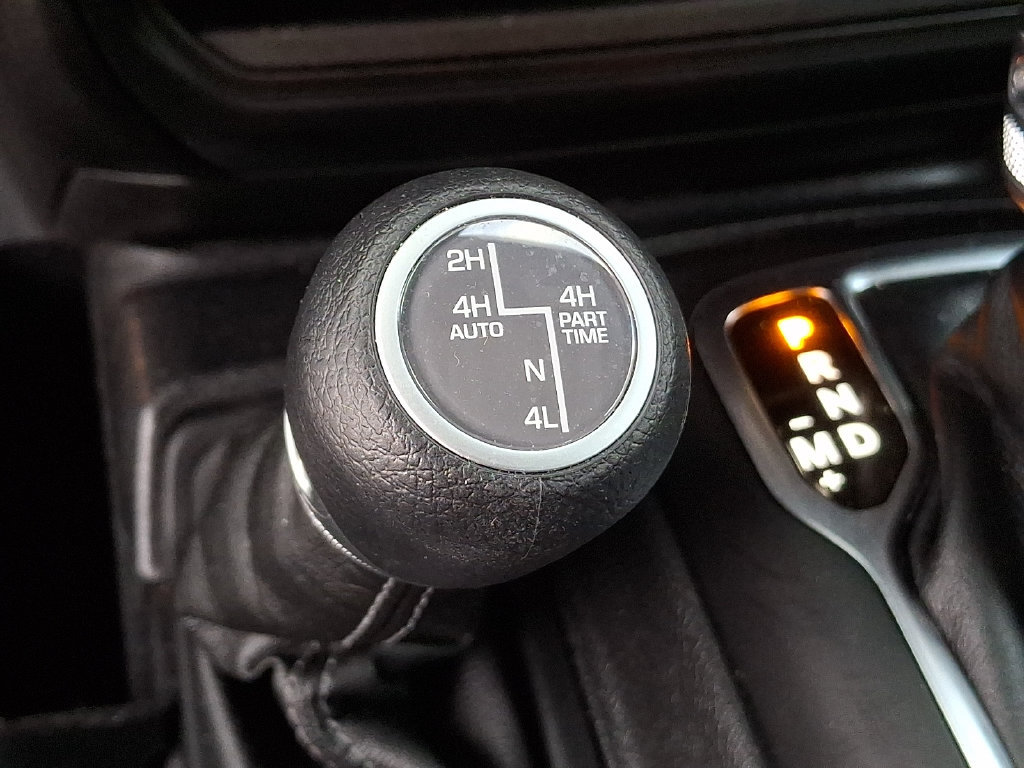 Used 2024 Jeep Wrangler Unlimited w/ Convenience Group AWD/4WD image 23