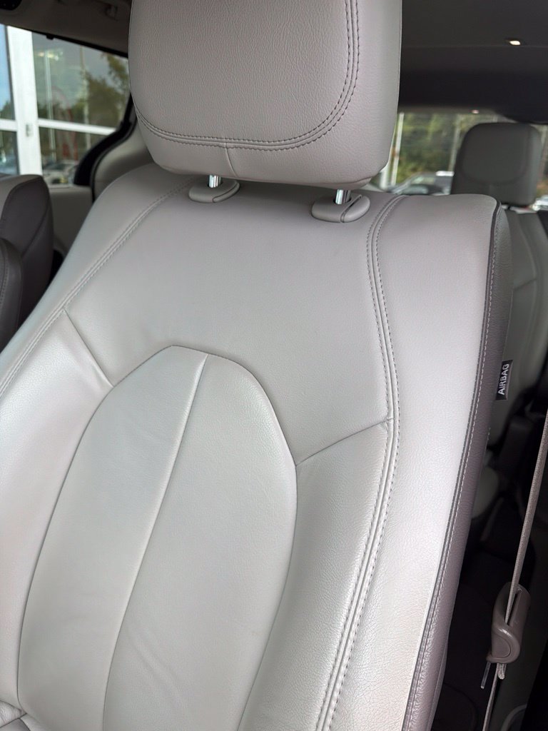 Used 2017 Chrysler Pacifica Touring-L FWD image 5