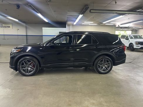 Used 2025 Ford Explorer ST-Line w/ Premium Package AWD/4WD image 4