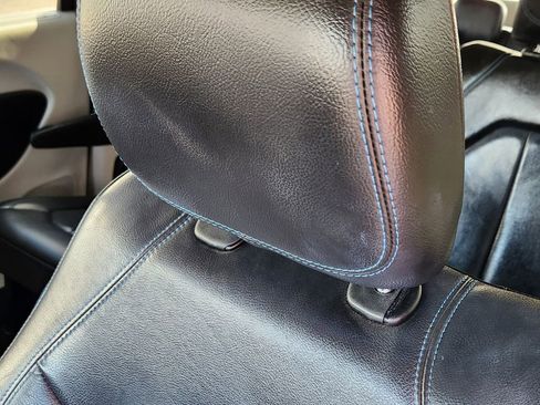 Used 2021 Chrysler Pacifica Touring-L image 5