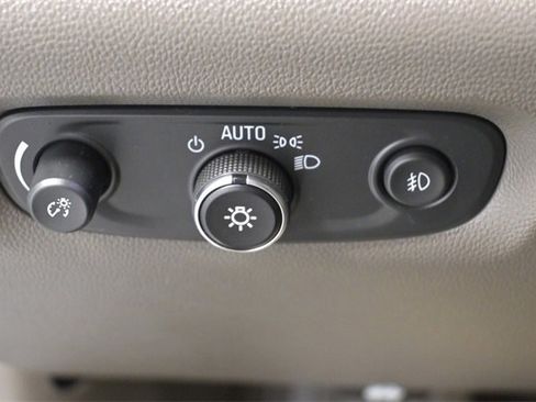 Used 2020 Chevrolet Traverse LT w/ LPO, Floor Liner Package image 18