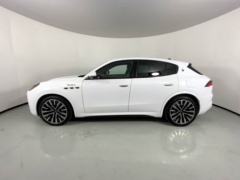 Used 2023 Maserati Grecale Modena image 11